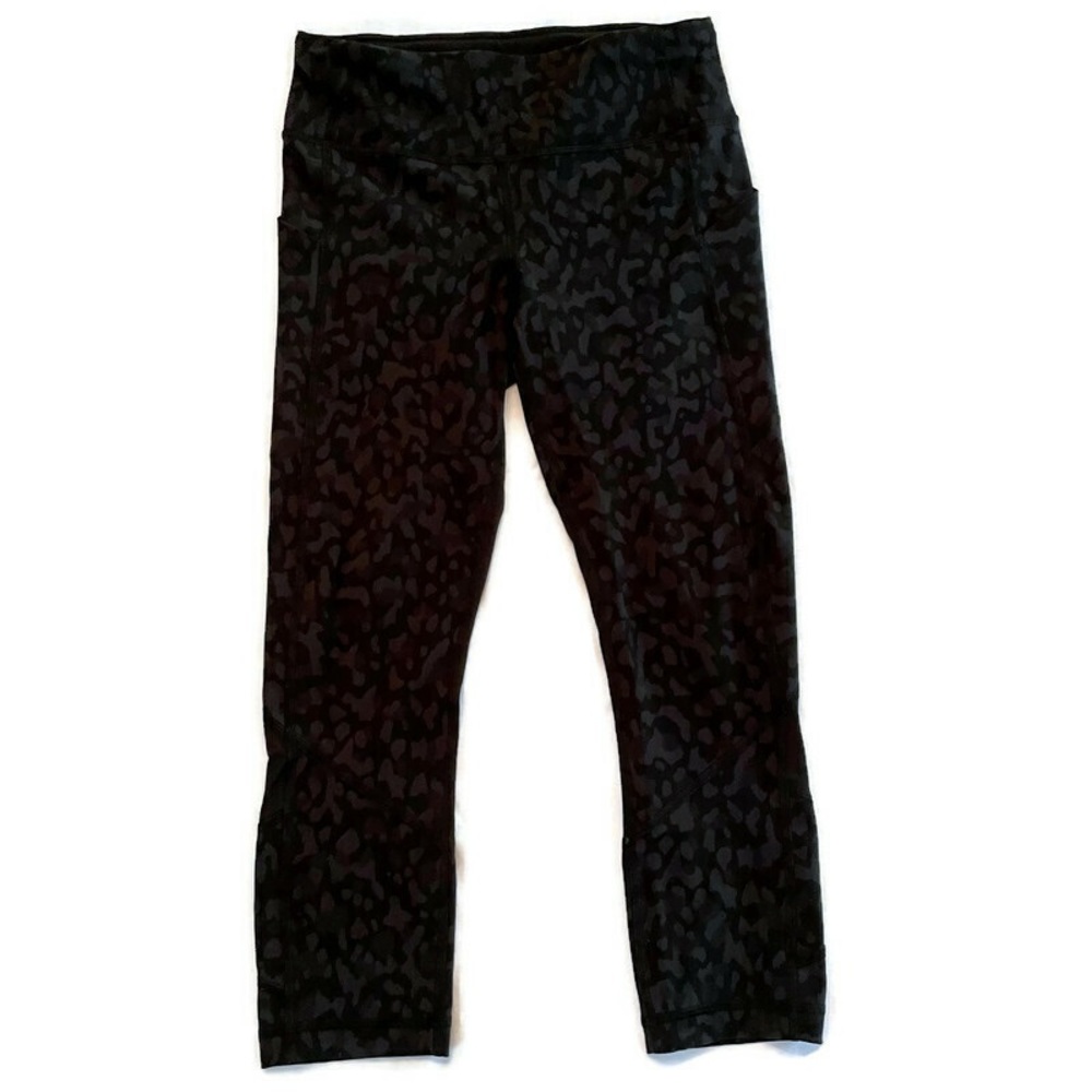 Lululemon animal/camo print Pace Rival Crop 22”